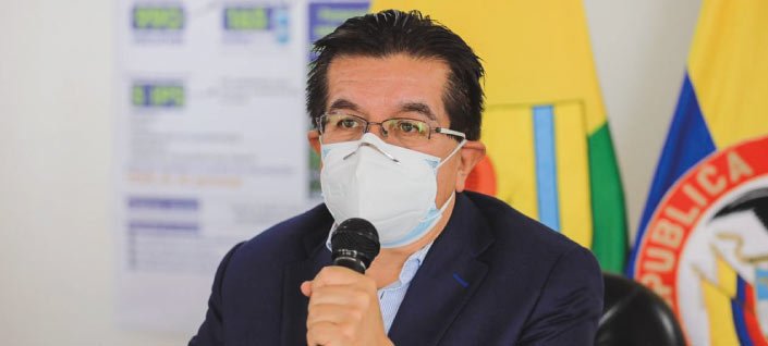 El Ministro de Salud, Fernando Ruiz Gómez.