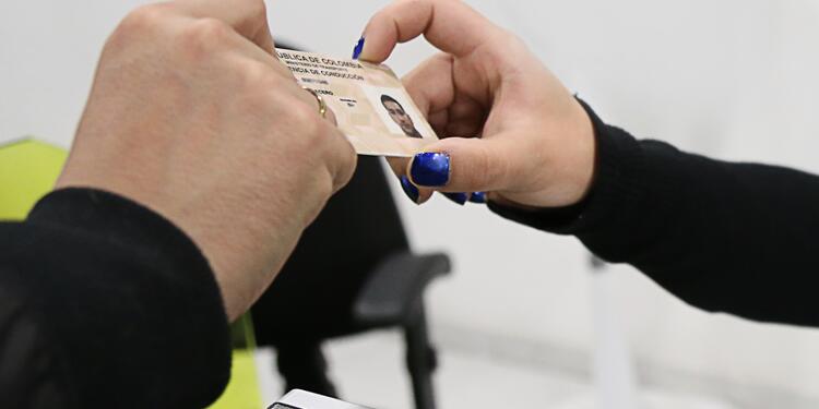 estafa con trámites de licencias