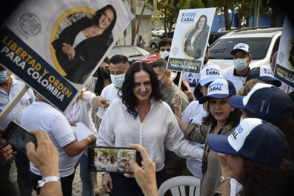 La política María Fernanda Cabal durante su visita a Barranquilla.