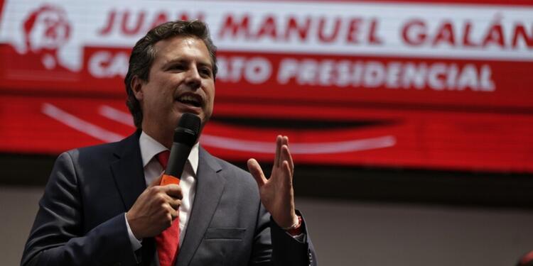 ni con 'Fico' ni con Petro