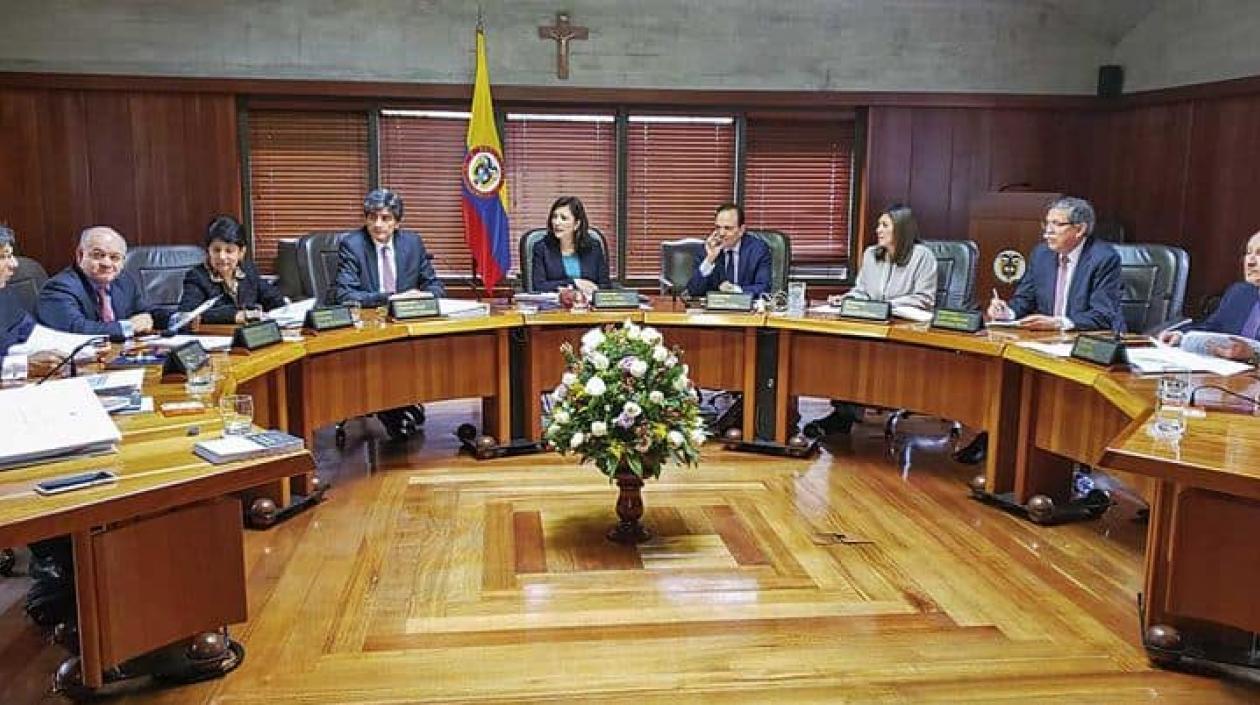 Corte Constitucional cita al Gobierno