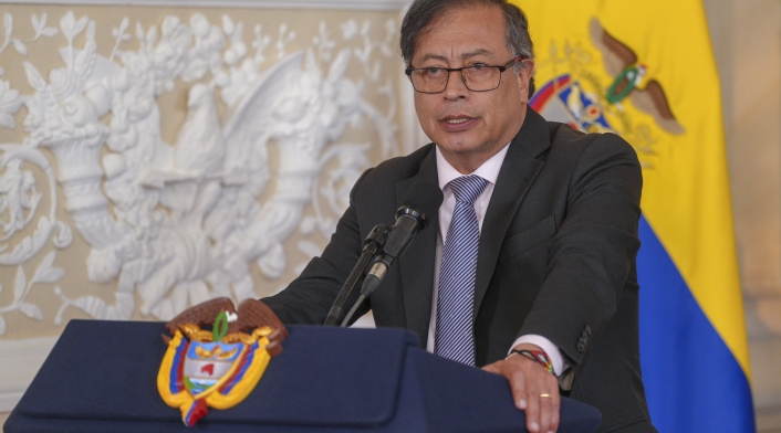 bombardeando al niño Dios