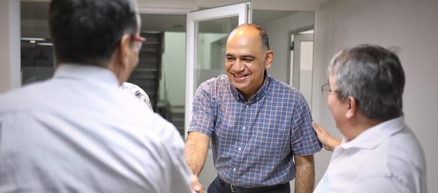 suspender credencial a Carlos Pinedo