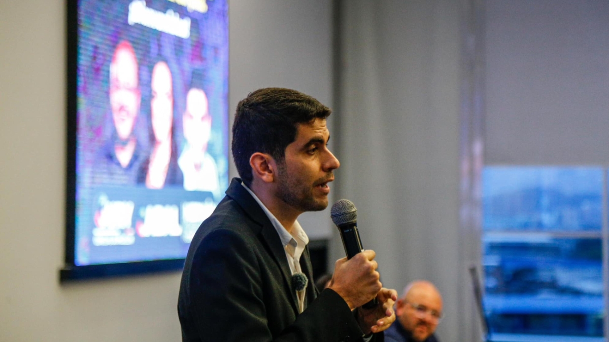 Hernán Cadavid denuncia masiva salida