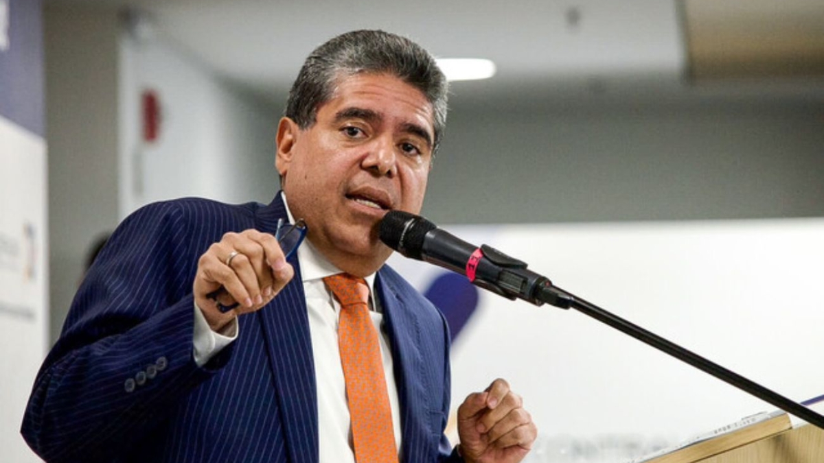 contratación de exalcaldes en Medellín y Cali