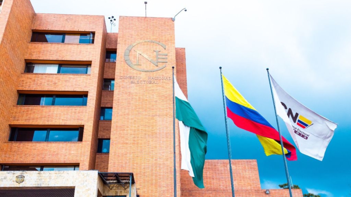 investigación del CNE a Petro