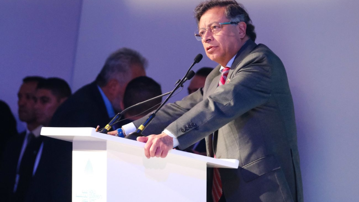 renuncia a sus ministros