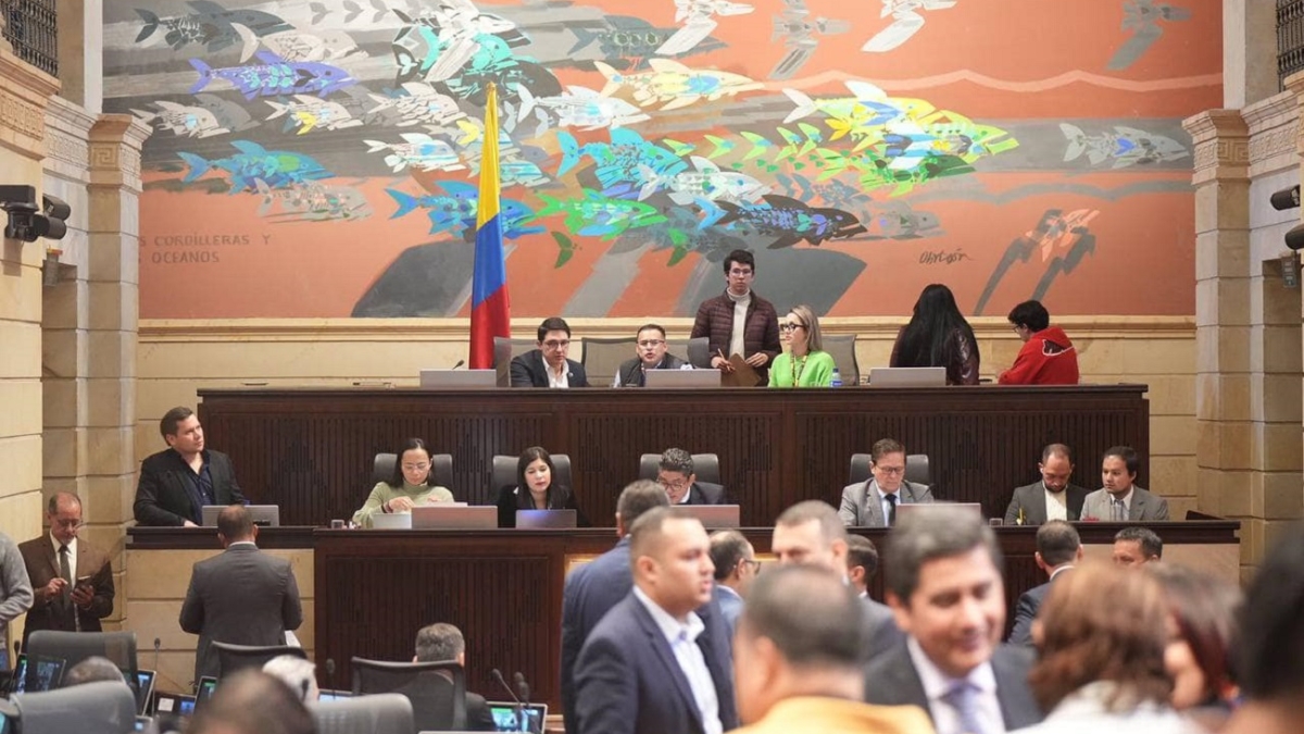 Denuncian falsificación en decretos