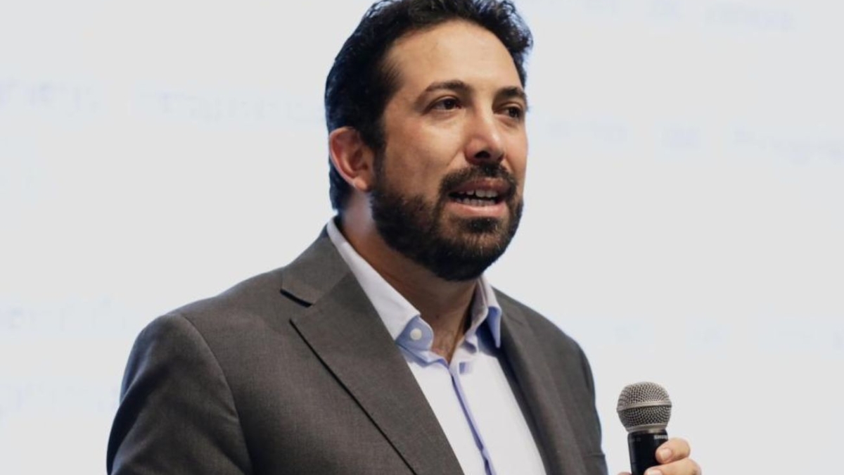 Salida de Diego Guevara