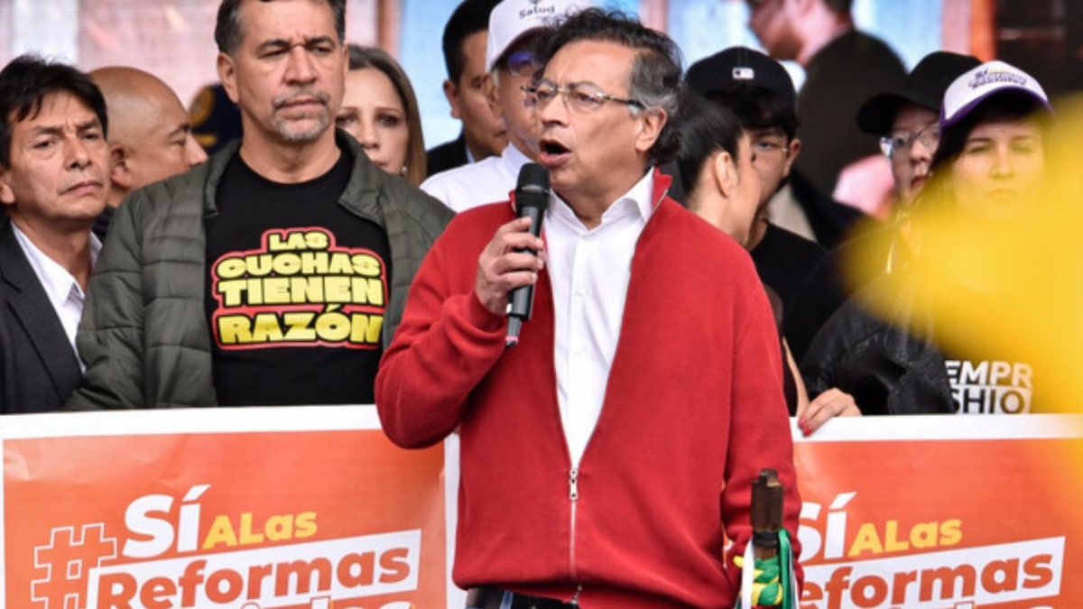 Congresista le responde a Petro