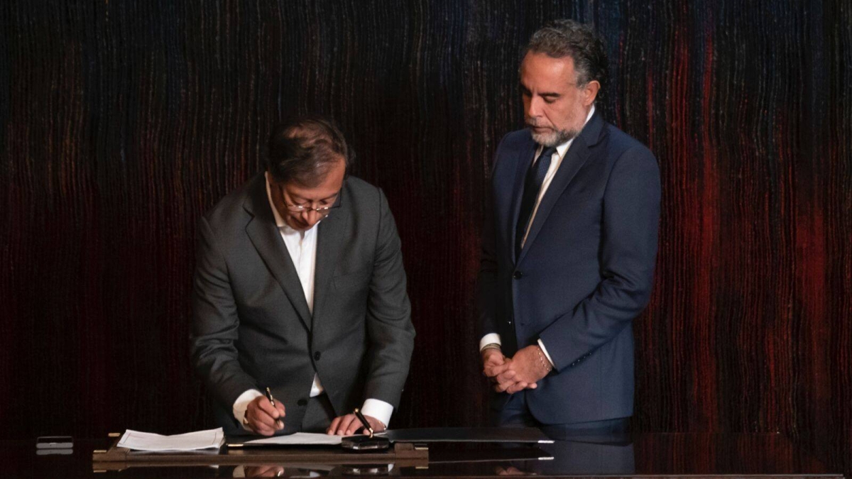 convocar consulta por decreto